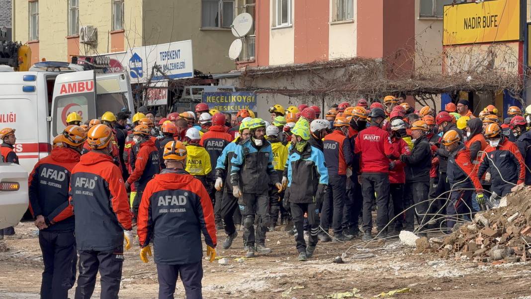 Konya’daki çöken 4 katlı bina yıkılacağının sinyalini önceden vermiş 4